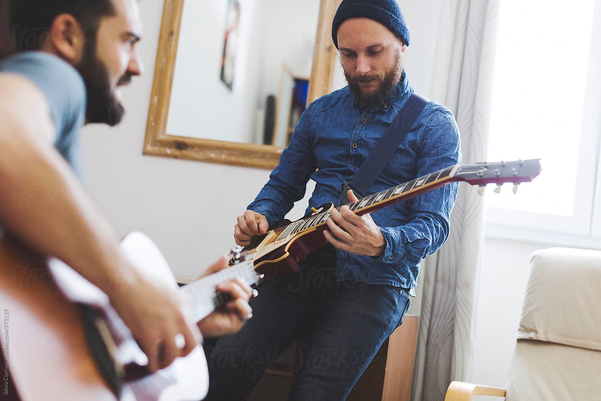 The 4-step Plan for Anyone to Learn How to Play Electric Guitar