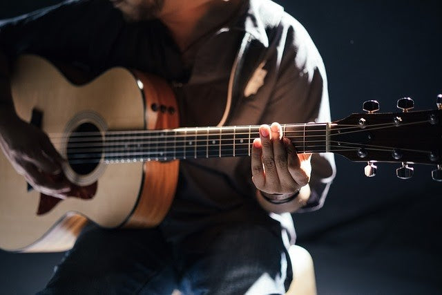 6 Guitar Techniques To Learn For Beginners